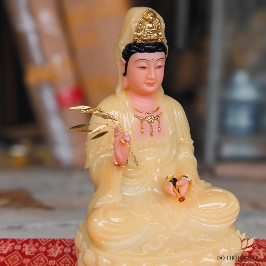 Tượng Phật Quan Thế Âm Bồ Tát màu vàng thạch anh  bằng đá cao cấp cao 30cm