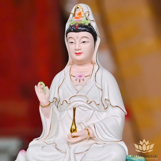 Tượng Phật Quan Thế Âm Bồ Tát ngồi trên đài sen bằng sứ đức hóa cao cấp cao 32cm