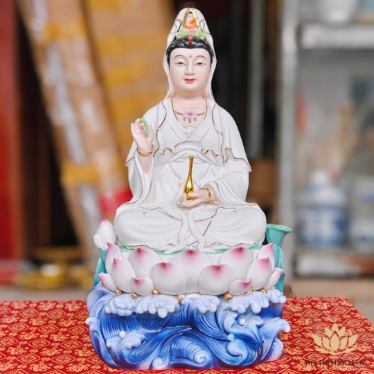 Tượng Phật Quan Thế Âm Bồ Tát ngồi trên đài sen bằng sứ đức hóa cao cấp cao 32cm