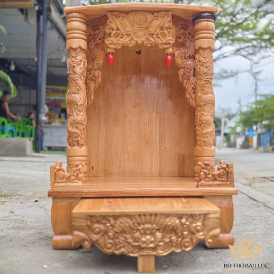 Bàn thờ thần tài ông địa gỗ xoan đào ngang 48cm quỳ trụ - Vàng