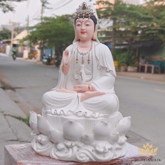 Tượng Quan Thế Âm Bồ Tát bằng sứ Đức Hóa cao cấp ngồi trên đài sen trắng 41cm