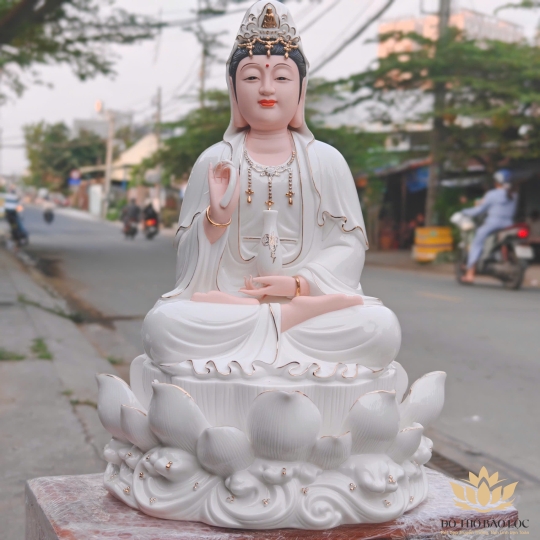 Tượng Quan Thế Âm Bồ Tát bằng sứ Đức Hóa cao cấp ngồi trên đài sen trắng 41cm
