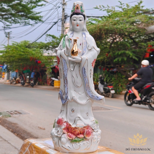 Tượng Phật Quan Âm Đứng Đài Sen Trắng Sứ trắng cao 57cm