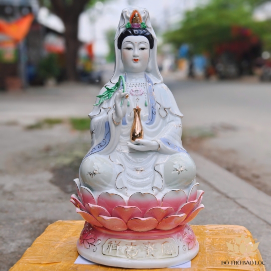 Tượng Phật Quan Thế Âm Bồ Tát bằng sứ cao 62cm