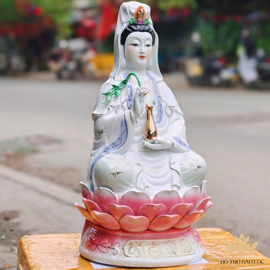 Tượng Phật Quan Thế Âm Bồ Tát bằng sứ cao 47cm