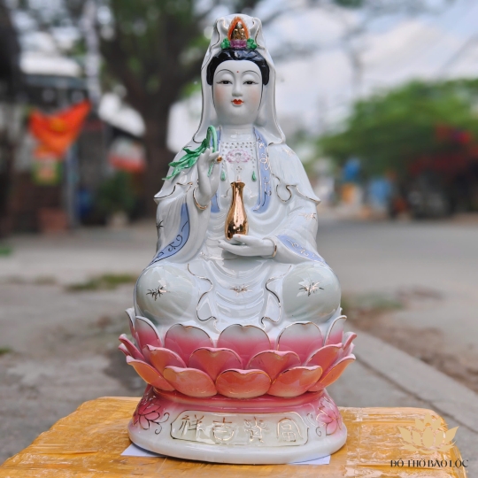 Tượng Phật Quan Thế Âm Bồ Tát bằng sứ cao 62cm