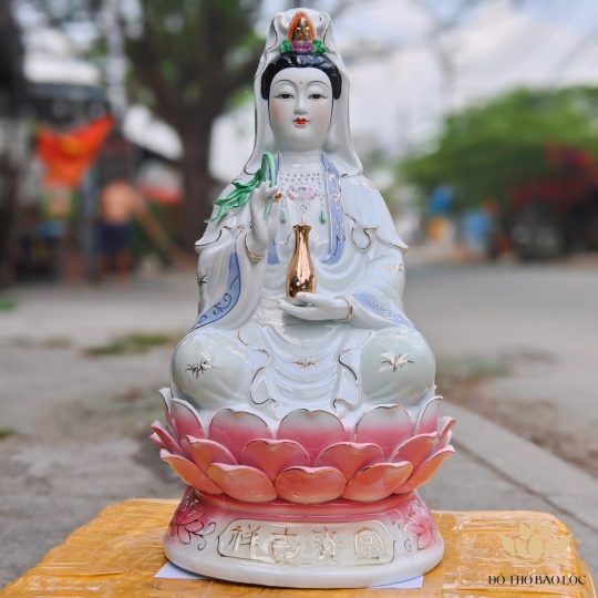 Tượng Phật Quan Thế Âm Bồ Tát bằng sứ cao 62cm