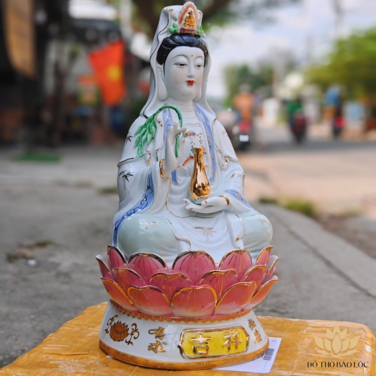 Tượng Phật Quan Thế Âm Bồ Tát bằng sứ cao 47cm