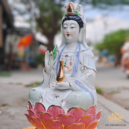 Tượng Phật Quan Thế Âm Bồ Tát bằng sứ cao 62cm