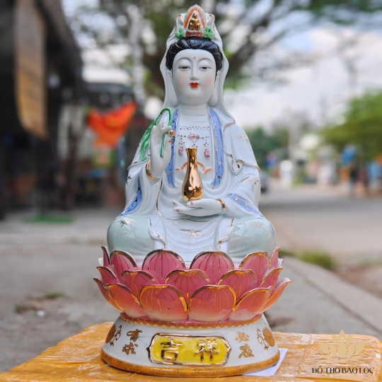 Tượng Phật Quan Thế Âm Bồ Tát bằng sứ cao 47cm